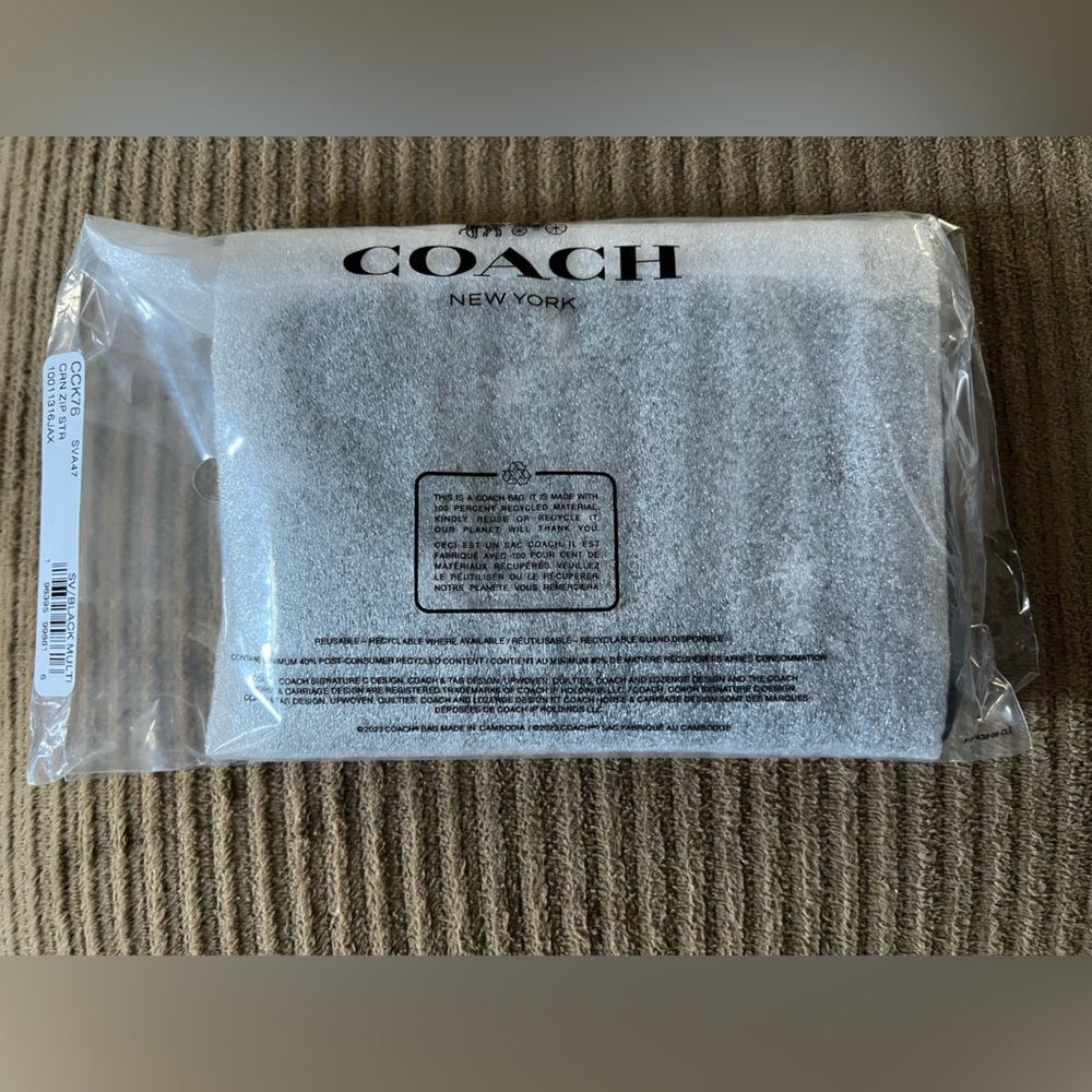 Coach Corner Zip Wristlet
With Star Print NWT w/packaging - Picture 3 of 5